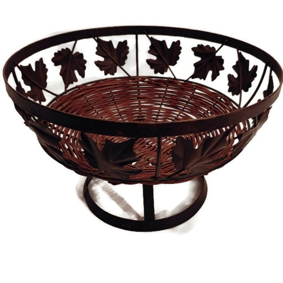 Table/Fruit Rustic Basket wicker metal leaves Fall - Picture 2 of 5